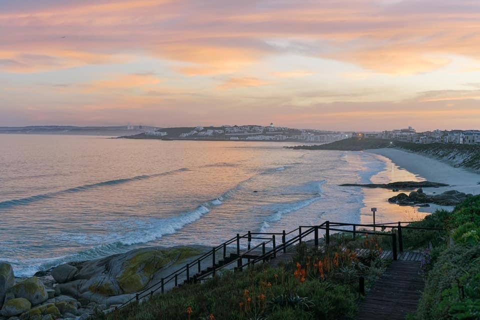 Perfect 10 - 10 To 13 Sleeper Luxury Holiday Home Breakage Deposit Of R2500 Per Weekend Lease Langebaan Esterno foto