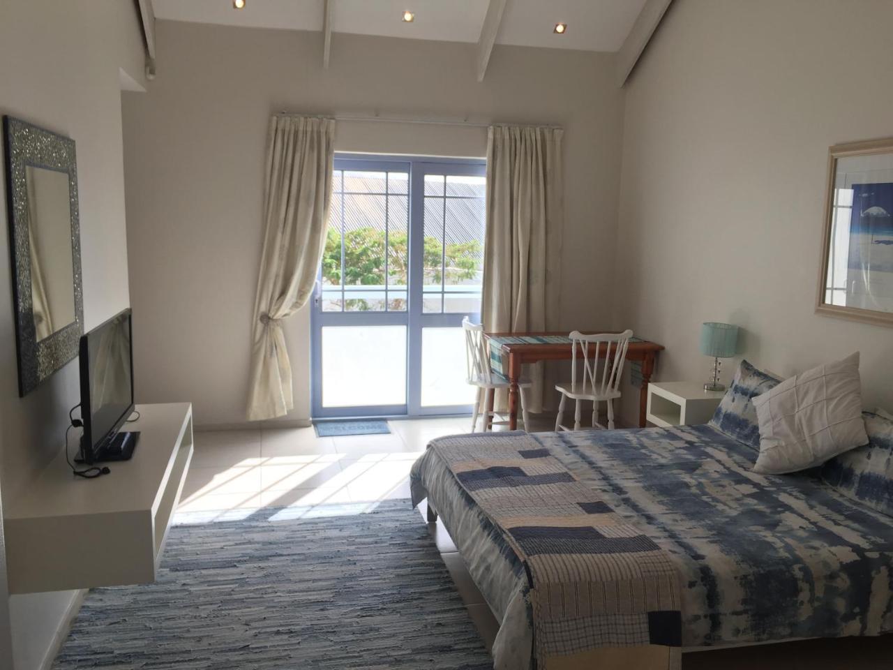Perfect 10 - 10 To 13 Sleeper Luxury Holiday Home Breakage Deposit Of R2500 Per Weekend Lease Langebaan Esterno foto