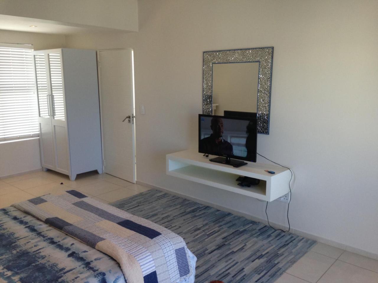 Perfect 10 - 10 To 13 Sleeper Luxury Holiday Home Breakage Deposit Of R2500 Per Weekend Lease Langebaan Esterno foto