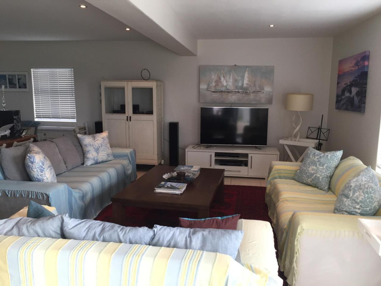 Perfect 10 - 10 To 13 Sleeper Luxury Holiday Home Breakage Deposit Of R2500 Per Weekend Lease Langebaan Esterno foto