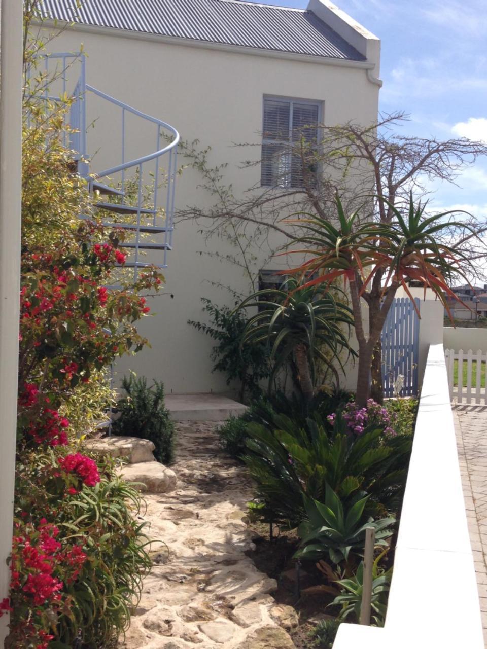 Perfect 10 - 10 To 13 Sleeper Luxury Holiday Home Breakage Deposit Of R2500 Per Weekend Lease Langebaan Esterno foto