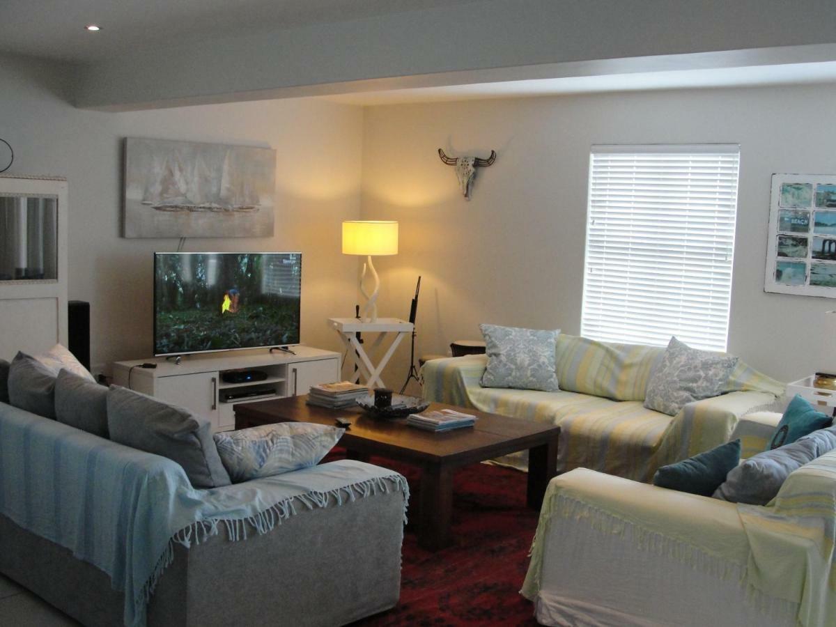 Perfect 10 - 10 To 13 Sleeper Luxury Holiday Home Breakage Deposit Of R2500 Per Weekend Lease Langebaan Esterno foto