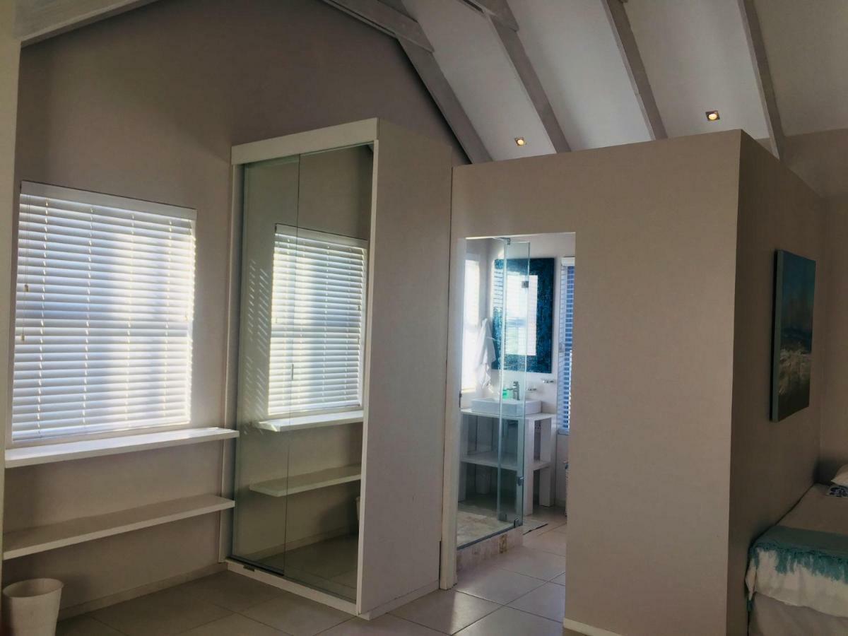 Perfect 10 - 10 To 13 Sleeper Luxury Holiday Home Breakage Deposit Of R2500 Per Weekend Lease Langebaan Esterno foto